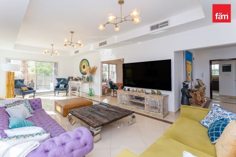 Villa en Dubai, 5 dormitorios, 658.6 m², № 10641 - foto 2