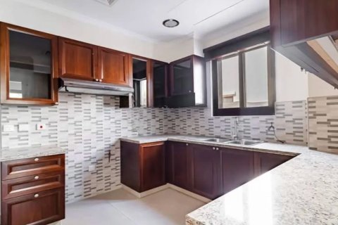 Villa in Dubai 3 bedrooms, 284 sq.m. № 120390 - photo 4