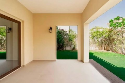 Villa in Dubai 3 bedrooms, 284 sq.m. № 120390 - photo 2