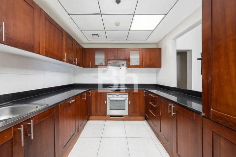 Apartment in Jumeirah Lake Towers, Dubai 2 bedrooms, 154 sq.m. № 56899 - photo 11