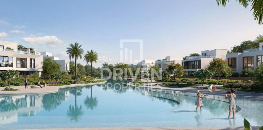 Villa in Dubai 5 bedrooms, 995.92 sq.m. № 142895