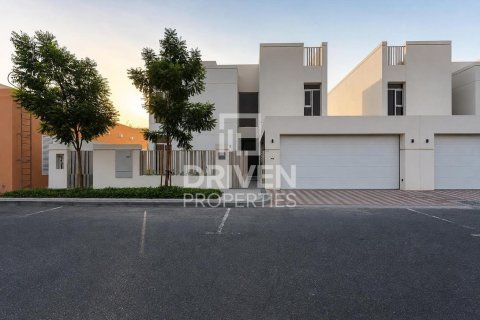 Villa in Jumeirah Park, Dubai 5 bedrooms, 560.95 sq.m. № 136812 - photo 5