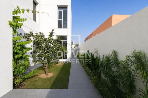 Villa in Jumeirah Park, Dubai 5 bedrooms, 560.95 sq.m. № 136812 - photo 2