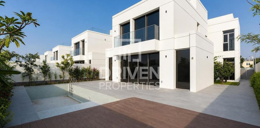Villa in Jumeirah Park, Dubai 5 bedrooms, 560.95 sq.m. № 136812