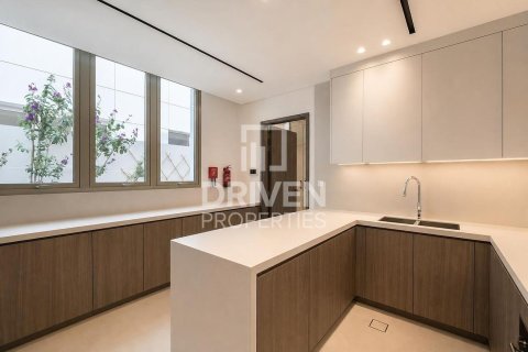 Villa in Jumeirah Park, Dubai 5 bedrooms, 560.95 sq.m. № 136812 - photo 23