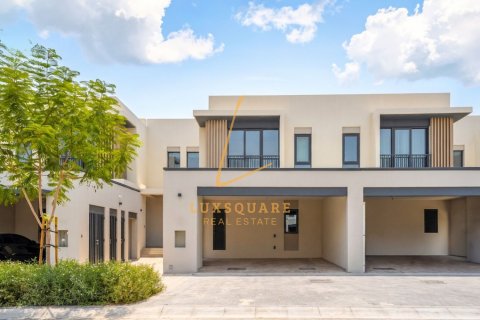 Villa en Jebel Ali, Dubai, 3 dormitorios, 241 m², № 141838