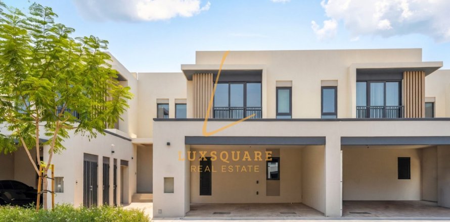 Villa en Jebel Ali, Dubai, 3 dormitorios, 241 m², № 141838