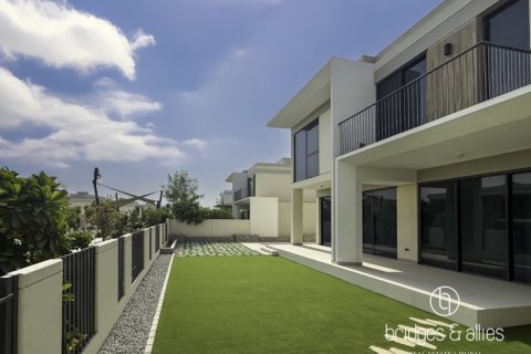 Villa in Dubai 5 bedrooms, 520.1 sq.m. № 77177 - photo 7