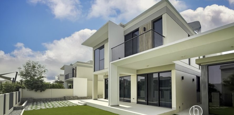 Villa in Dubai 5 bedrooms, 520.1 sq.m. № 77177