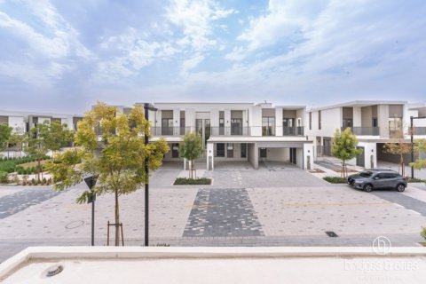 Villa en Dubai, 3 dormitorios, 140.4 m², № 77180 - foto 1