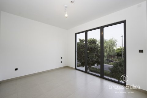 Снять в аренду виллу в Дубае: 4 спальни, 222.7м², № 77179 - фото 9