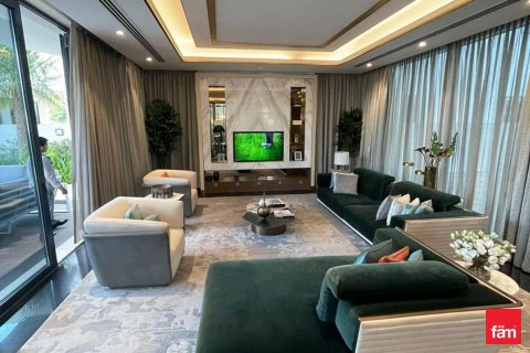 Villa in Dubai 5 bedrooms, 792 sq.m. № 72221 - photo 1