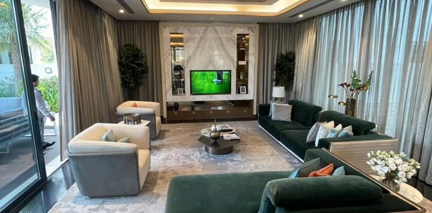 Villa in Dubai 5 bedrooms, 792 sq.m. № 72221