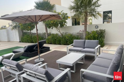 Villa in Dubai 5 bedrooms, 792 sq.m. № 72221 - photo 9