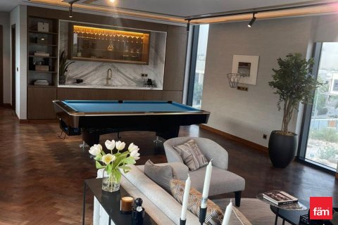 Villa in Dubai 5 bedrooms, 792 sq.m. № 72221 - photo 3