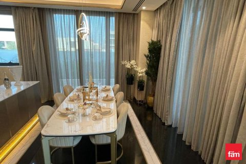 Villa in Dubai 5 bedrooms, 792 sq.m. № 72221 - photo 6