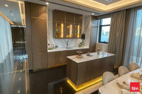 Villa in Dubai 5 bedrooms, 792 sq.m. № 72221 - photo 11