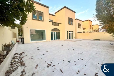 Villa in Regional, Jumeirah Park, Dubai 3 bedrooms, 510 sq.m. № 79030 - photo 1