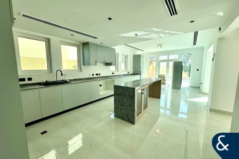 Villa in Regional, Jumeirah Park, Dubai 3 bedrooms, 510 sq.m. № 79030 - photo 4