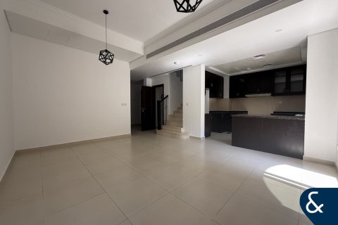 Townhouse in Dubai Land, Dubai 2 bedrooms, 180 sq.m. № 79029 - photo 2