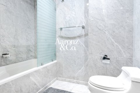 Appartement à Jumeirah Lake Towers, Dubai, 2 chambres, 189 m², № 133187 - photo 4