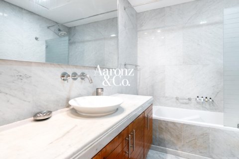 Appartement à Jumeirah Lake Towers, Dubai, 2 chambres, 189 m², № 133187 - photo 5