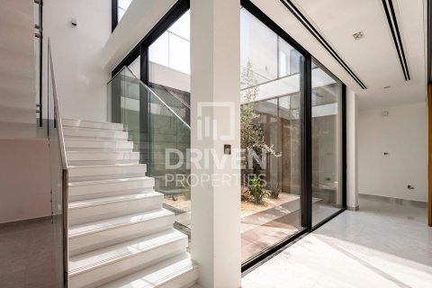 Villa in Al Barari, Dubai 5 bedrooms, 439.9 sq.m. № 139993 - photo 4