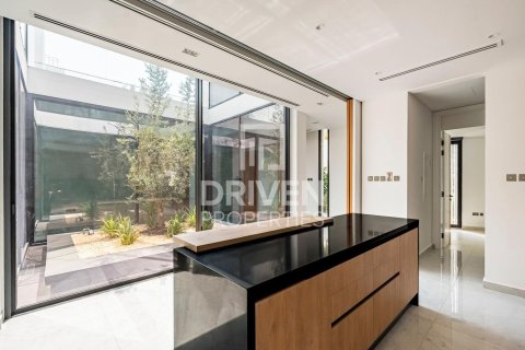 Villa in Al Barari, Dubai 5 bedrooms, 439.9 sq.m. № 139993 - photo 2