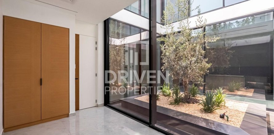 Villa in Al Barari, Dubai 5 bedrooms, 439.9 sq.m. № 139993