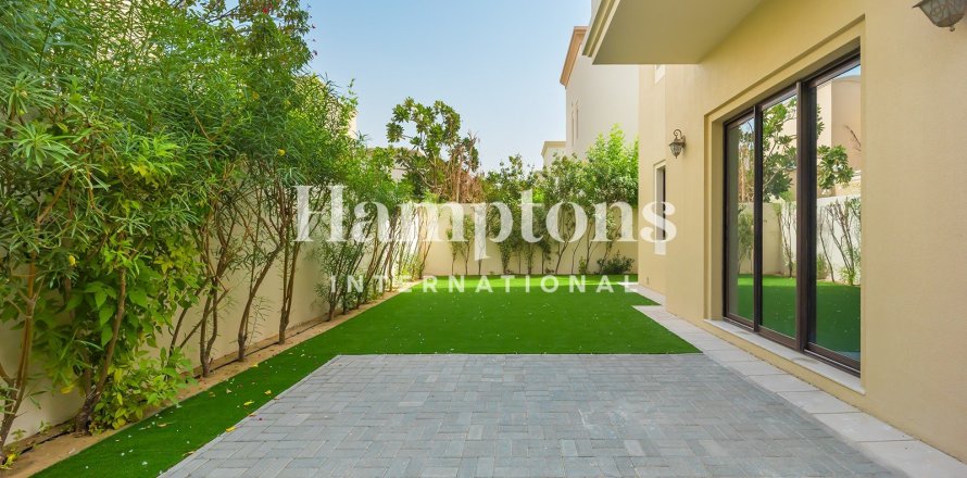 Villa in Bella Casa, Serena, Dubai 4 bedrooms, 404.964 sq.m. № 70083