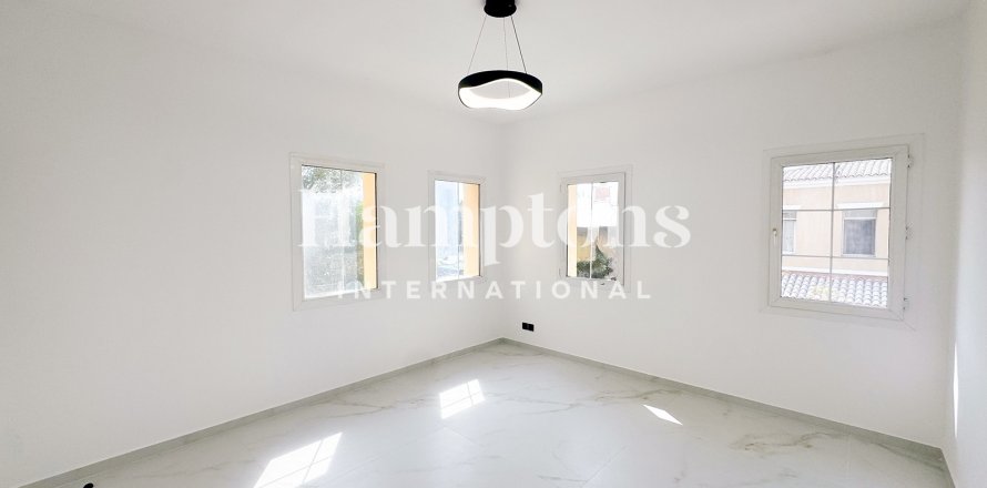 Villa in Arabian Ranches 2, Dubai 4 bedrooms, 558.489 sq.m. № 70084