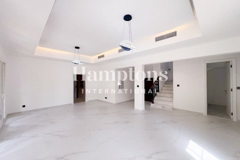 Villa in Arabian Ranches 2, Dubai 4 bedrooms, 558.48917159 sq.m. № 70084 - photo 2