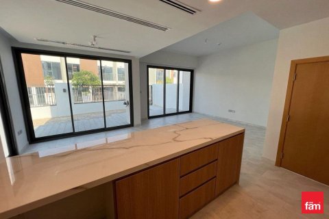 Villa à Dubai, 4 chambres, 275 m², № 93530 - photo 2