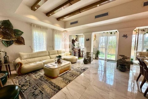 Снять в аренду виллу в Арабиан Ранчес, Дубай: 3 спальни, 297м², № 23027 - фото 10