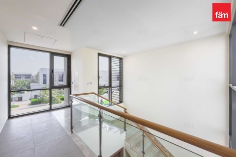Villa in Dubai Hills Estate, Dubai 3 bedrooms, 427.5 sq.m. № 97736 - photo 2