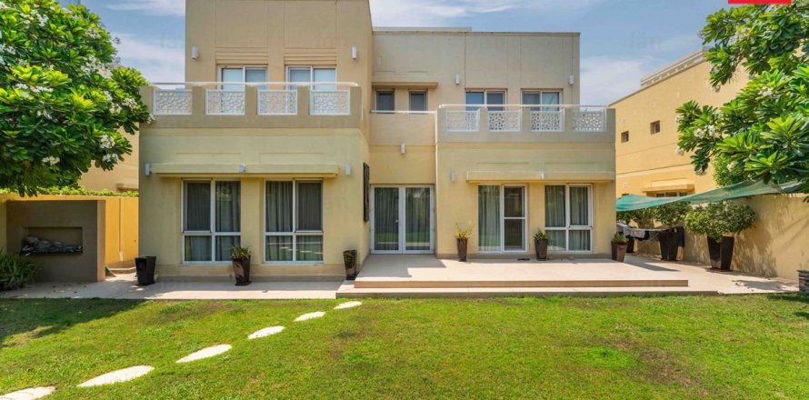 Villa in Dubai 5 bedrooms, 540 sq.m. № 123306