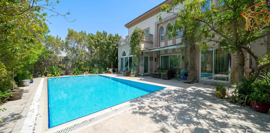 Villa à Jumeirah Islands, Dubai, 5 chambres, 989 m², № 61818