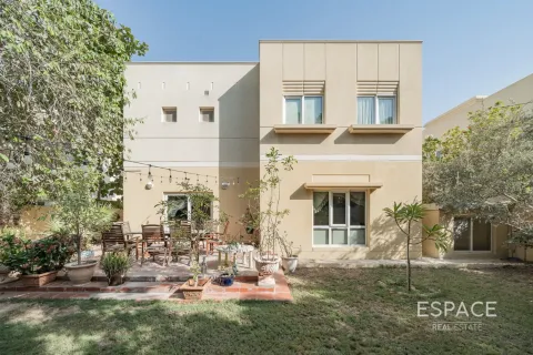 Villa in Meadows 1, Meadows, Dubai 4 bedrooms, 337 sq.m. № 61804 - photo 1