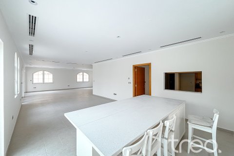 Villa in Legacy, Jumeirah Park, Dubai 5 bedrooms, 435.62 sq.m. № 124776 - photo 10
