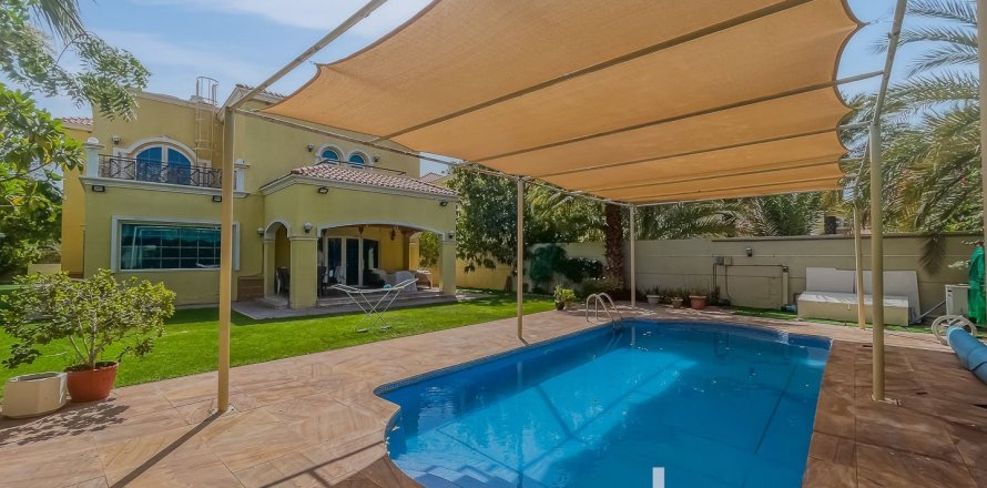 Villa en Legacy, Jumeirah Park, Dubai, 4 dormitorios, 402.73 m², № 124775