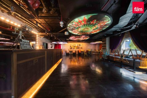 Снять в аренду магазин в Дубае: 214.6м², № 71645 - фото 1