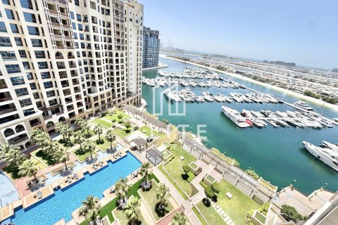 Appartement à Marina Residences, Palm Jumeirah, Dubai, 2 chambres, 188 m², № 124856 - photo 2