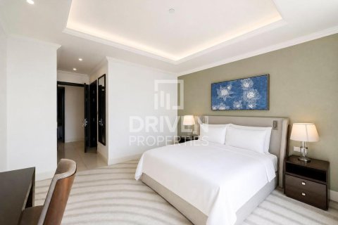 Apartment in The Address Residence Fountain Views, Downtown Dubai (Downtown Burj Dubai), Dubai 3 bedrooms, 202.71 sq.m. № 138306 - photo 12