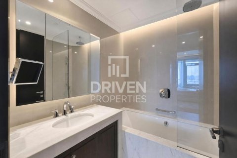 Apartment in The Address Residence Fountain Views, Downtown Dubai (Downtown Burj Dubai), Dubai 3 bedrooms, 202.71 sq.m. № 138306 - photo 17