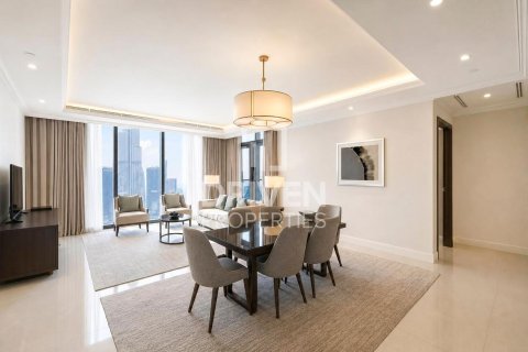 Apartment in The Address Residence Fountain Views, Downtown Dubai (Downtown Burj Dubai), Dubai 3 bedrooms, 202.71 sq.m. № 138306 - photo 3