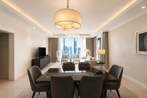 Apartment in The Address Residence Fountain Views, Downtown Dubai (Downtown Burj Dubai), Dubai 3 bedrooms, 202.71 sq.m. № 138306 - photo 4