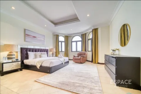 Villa in Palm Jumeirah, Dubai 5 bedrooms, 496 sq.m. № 122781 - photo 8