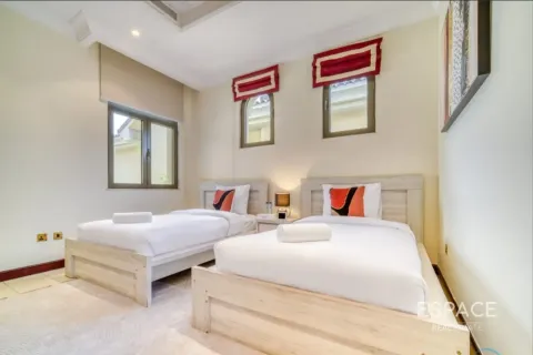 Villa in Palm Jumeirah, Dubai 5 bedrooms, 496 sq.m. № 122781 - photo 7