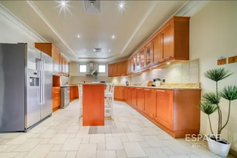 Villa in Palm Jumeirah, Dubai 5 bedrooms, 496 sq.m. № 122781 - photo 3