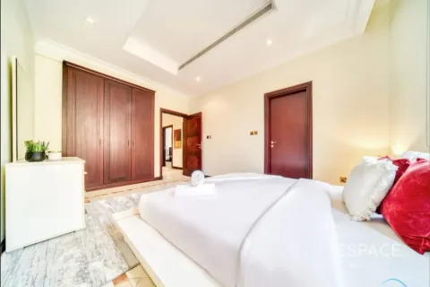 Villa in Palm Jumeirah, Dubai 5 bedrooms, 496 sq.m. № 122781 - photo 5